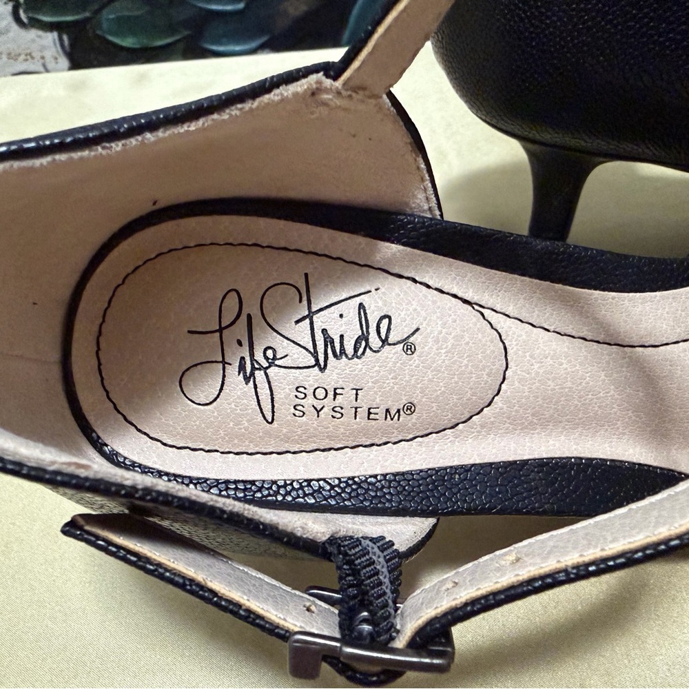 LifeStride Soft System Black D'Orsay Kitten Heel Pumps Pointed Toe Size 9.5 NWOT - Picture 3 of 8